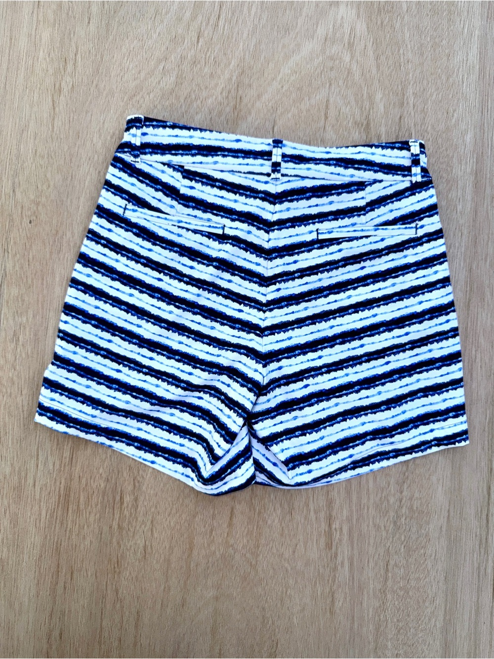 Spanx Sunshine Shorts 6" Blue Painted Stripe Small NWOT Nautical Coastal - Picture 10 of 12